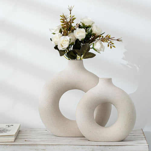 Nordic circular ceramic vase with flowers